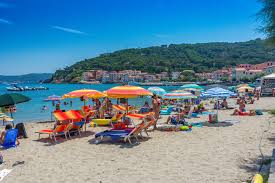 Guests enjoy special rates at a partner beach. Strand Von Marciana Marina Insel Elba Der Grosse Reisefuhrer