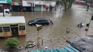 The 2017 mumbai flood refers to the flooding that occurred on 29 august 2017, following heavy rain on 29 august 2017 in mumbai. Heavy Rain Alert In Mumbai Parel Hindmata Dadar Tt Main Roads Waterlogged Live India News India Tv