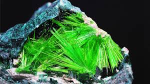 Variscite is a yellowish green to bluish green mineral. I Heard Imgur Wanted Green Minerals Album On Imgur