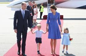 Auch für renovierungsarbeiten wie wandbespannung und tapeten erstellen wir ihnen gerne. In Konigsblau Erschienen Die Britischen Royals Auf Dem Roten Teppich Am Flughafen In Berlin Tegel In Unserer Galerie Haben Wir Weitere Bilder Der Ankunft Stuttgarter Zeitung