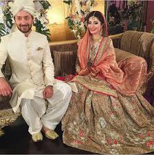 Pakistani Bride Groom Bride In House Of Kamiar Rokni Groom In Traditional Shalwar Kameez She Pakistani Bridal Dresses Bridal Dress Fashion Pakistani Bride