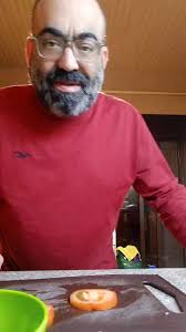 طبخ الملفوف والبطاطا: تحضير العشاء في المطبخ مع جوزي