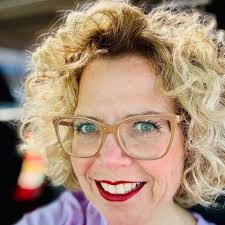 The Language of Flowers, Vanessa Diffenbaugh. 📚 I thought this would be a  quick read while heading to Northern Idaho for Spring Break. Instead it was  a long drawn out read while