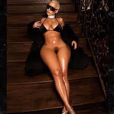 Amber rose in the nude