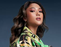 Jola Ayeye Projects :: Photos, videos, logos, illustrations and branding ::  Behance