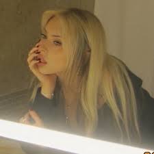 bella(ella) ☻︎ (@bellllaelllla)