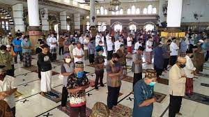 Mengurai makna ibadah kurban dan haji · khutbah | kam, 31 agu 2017 . Contoh Naskah Khutbah Idul Adha 2021 Shalat Id Di Rumah Masjid Semangat Kurban Semangat Lawan Covid Tribun Timur Com