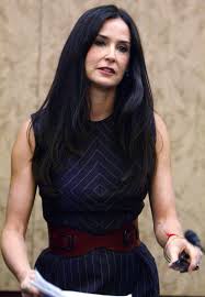 Anne Hathaway Oscars Demi Moore The Skinny In 2020 Demi Moore Hair Demi Moore Demi