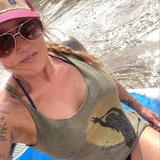 Heather Ament's Instagram, Twitter & Facebook