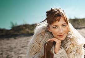 She has toured worldwide with world music and folk revival bands such as besh o drom and ökrös. Szaloki Agi Liszt Ferenc Dijat Kapott Librarius Hu