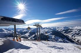 In de winter kan je bij ons in oostenrijk deelnemen aan verschillende groepsweken Wintersport In Oostenrijk Dit Moet Je Weten Reisgenie