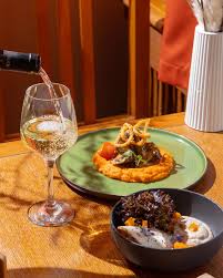 Ресторан "Утка и Селезень" | Осеннее меню 🍂 Осень — время уютных вечеров,  согревающих напитков и ароматных блюд, которые дарят комфорт и радость. Мы  создали... | Instagram