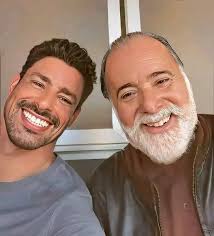 Homenajeados en el año 2019 a categoría de mejores personajes del año.  Antonio Facundez (Alberto Bom Sucesso) Tony Ramos (Olavo El séptimo  guardián) y Claudia Raia (Lidiane de Verão 90) Trofeo Domingão 🏆