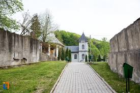 Pentru judetul mehedinti am gasit urmatoarele obiective: MÄƒnÄƒstirea Godinova Din Bocsa Obiective Turistice Caras Severin DeÈ™tepÈ›i Ro
