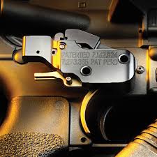Goldar, bir kılıç kullanan ve antik yunan ve mısır görsel tasarımının bir karışımı gibi görünen uyumlu bir miğferle altın kaplama bir. American Trigger Corp Sr Gold 308 7 62 Trigger
