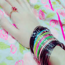 Cool & stylish dpz for girls, hyderabad, sindh, pakistan. Stylish Girl Hand With Bangles In Rain Novocom Top