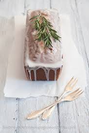 Oder entdecke weitere feine rezepte aus unserer kategorie desserts. Ein Kuchen Mit Schneedecke Rosmarin Vanille Kuchen Feed Me Up Before You Go Go