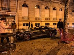 Gilets Jaunes Les Voitures Detruites En Photos Les Voitures Gilet Jaune Voiture Jaune