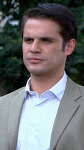 Macías sigue a Francisco para confesarle que no le cree la supuesta  historia de que él es mecánico y habla de Rosario. 😬🫣#LaHijaDelMariachi