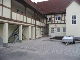 Dazu kommen durchschnittliche nebenkosten von 2.23 euro, was eine warmmiete von 8.62 euro je quadratmeter und monat ergibt. 2 Zimmer Wohnung Zu Vermieten Ernst Thalmann Strasse 13 98660 Themar Hildburghausen Kreis Mapio Net