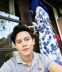 Menerusi akaun instagram, nazim othman telah berkongsikan sekeping gambar bersama model untuk klip muziknya bernama qistina rania. Kahwin Bukan Tiket Nazim Bella Dally Dedah Kisah Peribadi