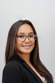 Ariel Pence's Instagram, Twitter & Facebook