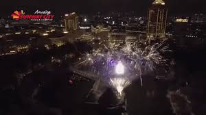 Selamat tahun baru 2020 rabu 01 01 2020 wib. Cabar Diri Buat Kelainan Ini 5 Cara Sambut Tahun Baru 2020 Paling Epik