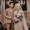 Orang korea pertamakali coba makeup pengantin solo! 1