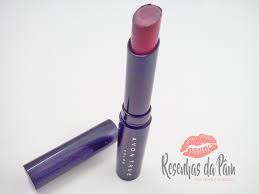 Ele tem uma textura cremosa quando passamos e depois ele fica mate. Avon Batom True Color Cereja Longa Duracao Pamela Sensato Resenhas Afins