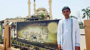 Ustadz abdul somad menangis tersedu saat mendoakan keselamatan imam besar, habib rizieq syihab di monas, sabtu (29/8/2018) malam. Abdul Somad Menangis Saat Nonton Film Hayya Seleb Tempo Co