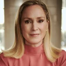 Carolyn Dailey's Instagram, Twitter & Facebook