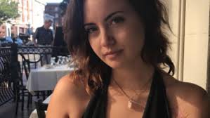 Elle perd son bras dans un accident et décide d'en rire sur les réseaux  sociaux