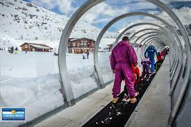 Naples is just one hours drive away, in good driving conditions, so you can be on the piste quickly. The Resort