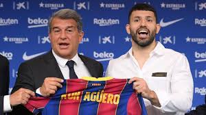 Eric garcia is expected to follow aguero in joining barcelona this summer. Aguero Suffers Injury Reportedly Wants To Leave Barcelona After Messi S Exit
