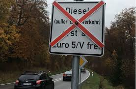 Die älteren von uns erinnern sich vielleicht noch an das gute alte sparbuch. Diesel Fahrverbot In Stuttgart Stadt Schafft Neue Jobs Fur Bussgelder Bearbeitung Stuttgart Stuttgarter Zeitung