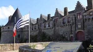 Συχνές ερωτήσεις για τα ξενοδοχεία της περιοχής. Pontivy Le Chateau De Rohan Rouvre Ses Portes
