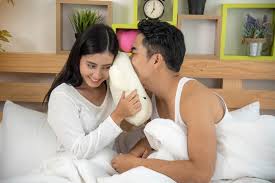 Aku dengan anak saudara aku nik mesti main sebagai suami isteri punye. 6 Tanda Laki Laki Tidak Bisa Memuaskan Pasangannya Di Atas Ranjang