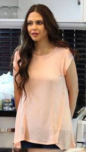 Bunlardan biri 'merhamet' dizisinde şadiye karakterini oynayan dilara aksüyek. Dilara Aksuyek In Stefanel Blouse Merhamet Turkish Tv Series 2013 2014 Unluler Kizlar Turkler