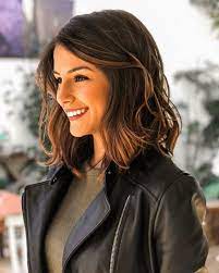 Coiffure Cheveux Mi Long Et Ondules Cheveux Mi Long Coupe De Cheveux Et Couleur Coupe De Cheveux