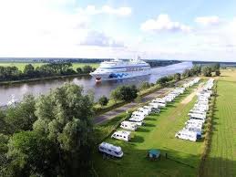 Wohnmobilstellplatz Am Nord Ostsee Kanal Stellplatz Mit Blick Auf Den Kanal Traumschiffe Am Stellplatz Stellplatz Womo Stellplatz Reiseziele