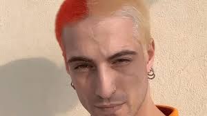 Damiano David con i capelli rasati giallorossi rilancia la tendenza buzzcut  colorato