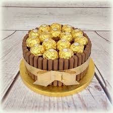 A tavola con lia torta ferrero rocher oggi vi consiglio la torta ferrero rocher, un super dolce da preparare per le occasioni speciali. Torta Ferrero Rocher