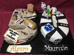 La Torta Per I 50 Anni Di Due Fratelli Gemelli Ma Con Passioni Diverse Uno Appassionato Di Radio D Epoca Ed Uno Della Ju Torte Radio D Epoca Pasta Di Zucchero