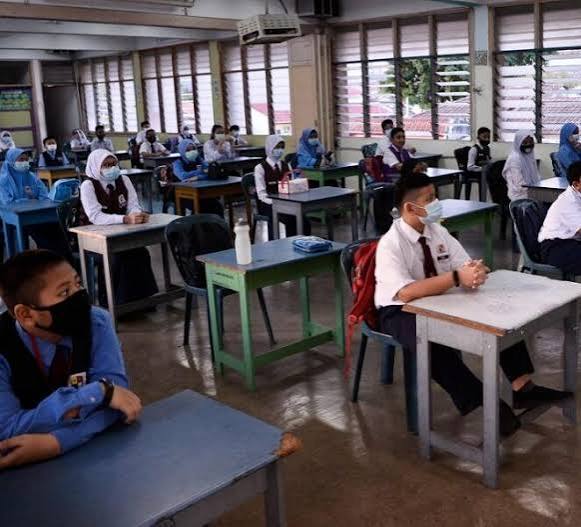 砂拉越双语课程计划将延伸至所有中学| 诗华日报