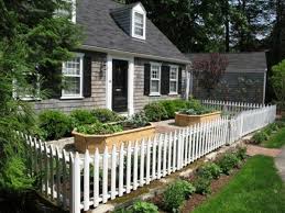 Cloture Basse En Bois De Couleur Blanche Jpg 600 450 Pixels Jardins En Bois Cloture Jardin Cloture Bois
