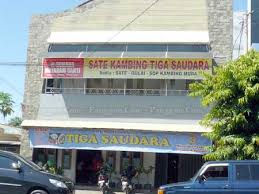 Kedatangan saya ini bukan untuk yang pertama kalinya, sebelumnya saya sudah pernah mengunjungi warung ini beberapa kali. Alamat Telepon Rumah Makan Sate Kambing Tiga Saudara Cilacap Jawa Tengah Panggon