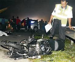 Pada zaman lampau, sultan memiliki kuasa mutlak dan dinasihati seorang bendahara. Kheru2006 Livejournal