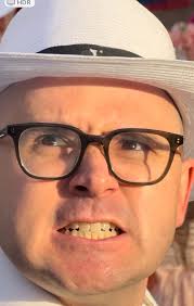 If this photo gets 10 thousand likes I'll keep the beard for my return to  Sunrise