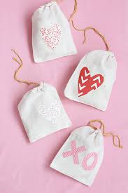 I have been anxiously awaiting the day that i could finally make cute little treats and fun things to take to lane's class. Alice And Loisdiy Valentine Treat Bags Alice And Lois