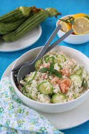 L'insalata di riso venere con salmone affumicato e verdure è un primo piatto estivo, saporito e facile da preparare. Pin Su Insalate